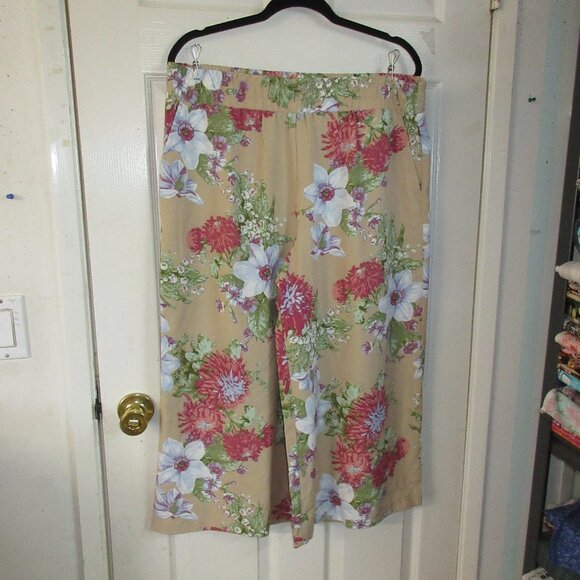 Studio by D & Co Wide Leg floral Crop pants Size L - Picture 1 of 4